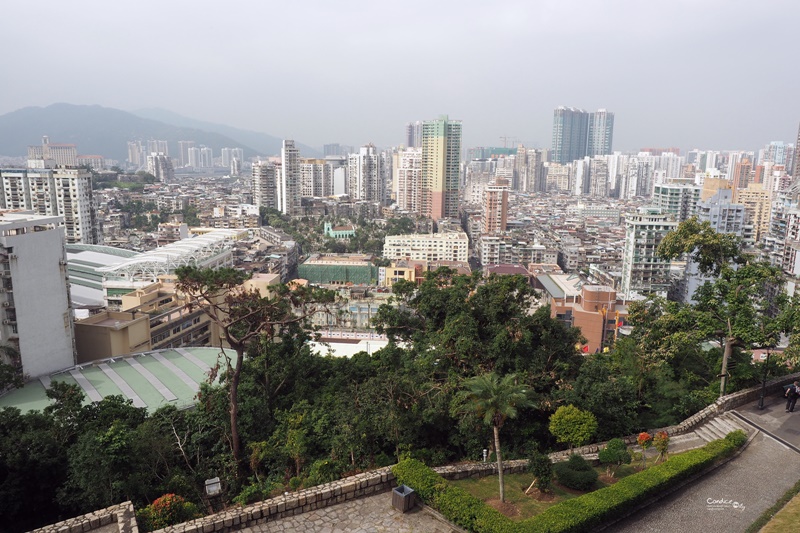 《澳門景點》東望洋燈塔,搭松山纜車至聖母雪地殿教堂,在地人推薦隱藏澳門景點