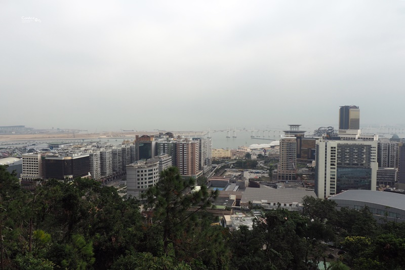 《澳門景點》東望洋燈塔,搭松山纜車至聖母雪地殿教堂,在地人推薦隱藏澳門景點