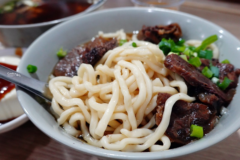 建宏牛肉麵｜熱門西門町牛肉麵!24小時營業,台北宵夜首選!