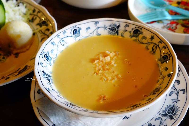 望羊蹄餐廳｜73年老店,人氣洞爺湖美食餐廳,歐風小花園超美(漢堡排必點)