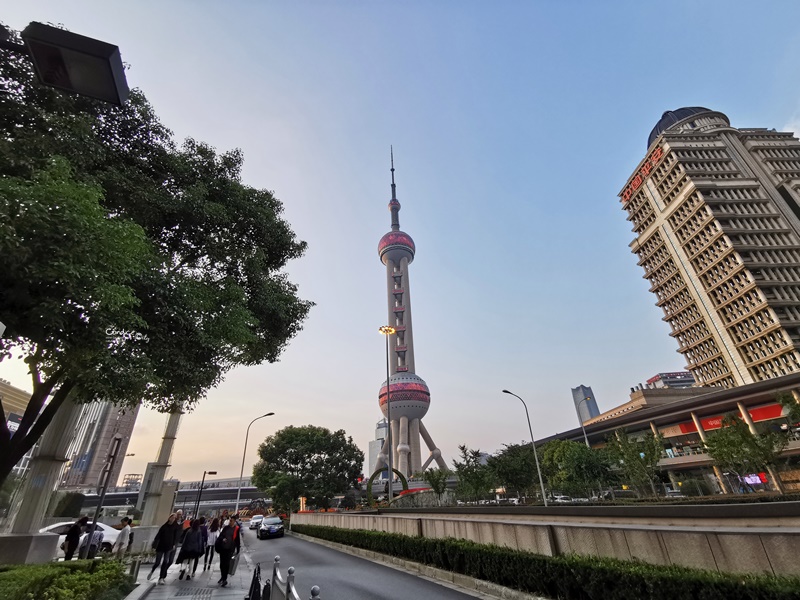 東方明珠塔｜上海景點必去!透明觀光層,259M超高遠眺上海夜景!