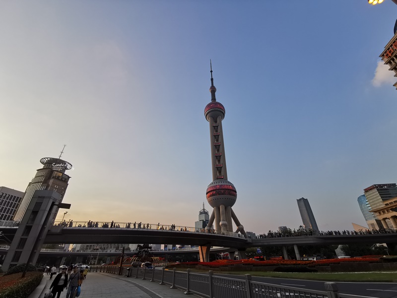 東方明珠旋轉餐廳｜東方明珠看夜景吃BUFFET晚餐,超享受上海夜景餐廳!