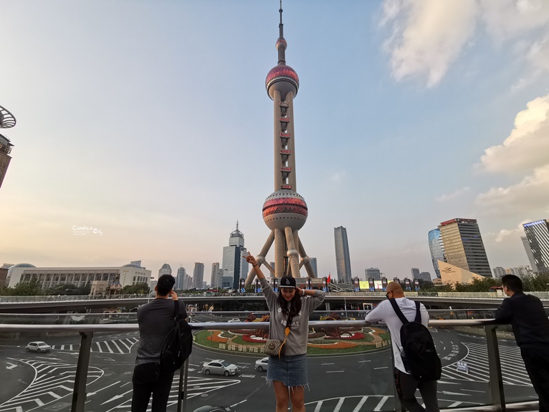 東方明珠旋轉餐廳｜東方明珠看夜景吃BUFFET晚餐,超享受上海夜景餐廳!