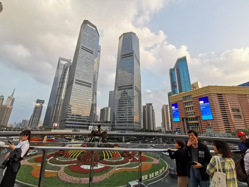 東方明珠旋轉餐廳｜東方明珠看夜景吃BUFFET晚餐,超享受上海夜景餐廳!