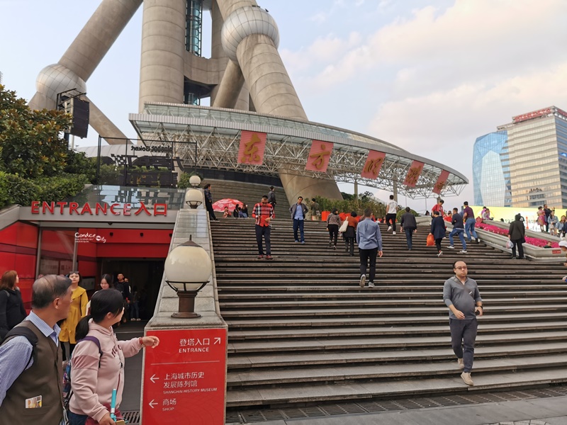 東方明珠旋轉餐廳｜東方明珠看夜景吃BUFFET晚餐,超享受上海夜景餐廳!