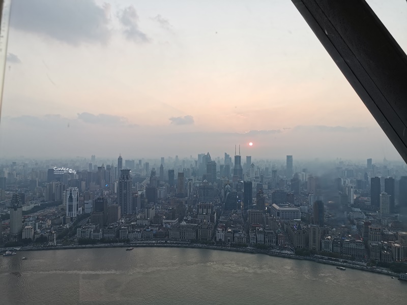 東方明珠旋轉餐廳｜東方明珠看夜景吃BUFFET晚餐,超享受上海夜景餐廳!