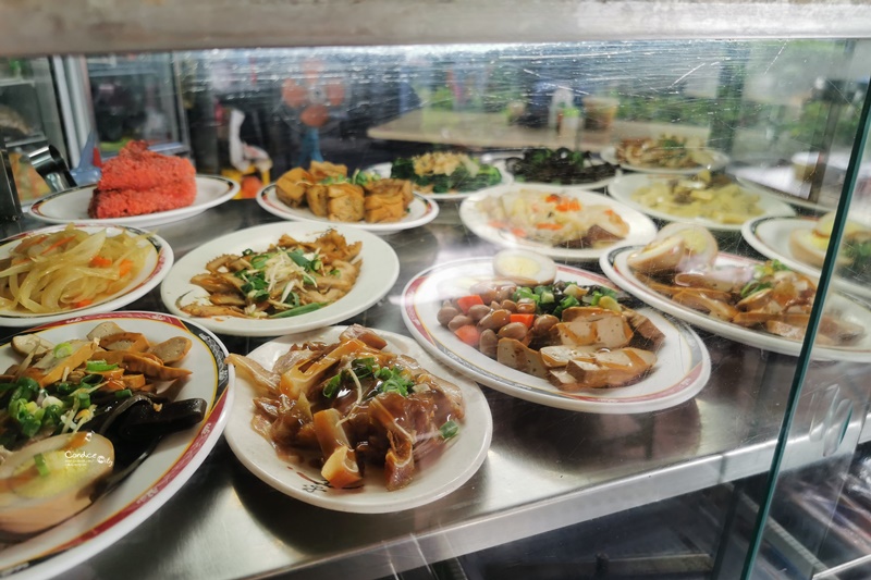 志明牛肉拉麵 北投總店｜台北牛肉麵,使用拉麵麵條!麵粗又Q,好吃!