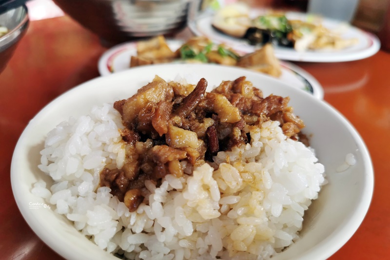 志明牛肉拉麵 北投總店｜台北牛肉麵,使用拉麵麵條!麵粗又Q,好吃!