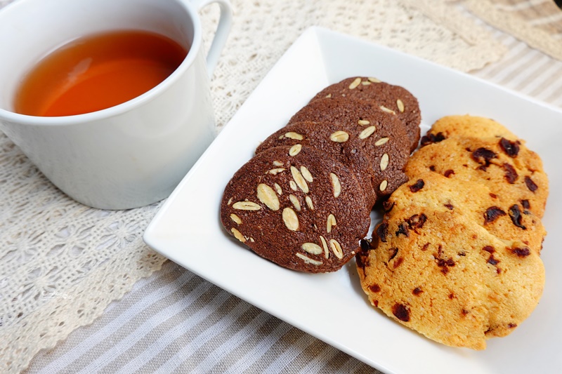 氣炸餅乾食譜｜氣炸鍋也可以做餅乾!巧克力南瓜子餅乾+蔓越莓餅乾!