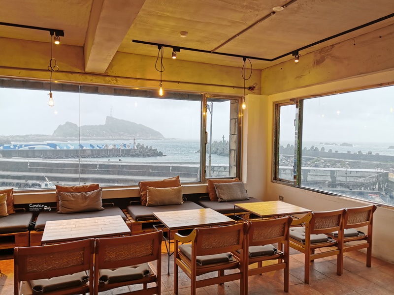 一粒沙咖啡廳｜遠眺野柳大海美景!超喜歡的溫暖咖啡廳(野柳美食)