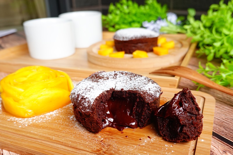 巧克力熔岩蛋糕｜氣炸鍋/烤箱都適用食譜!簡單就好吃的不得了!