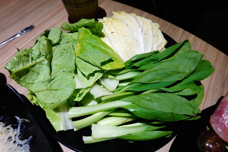 東北之家酸菜白肉鍋 青島店｜台北酸菜白肉鍋吃到飽!還有青花椒鍋!