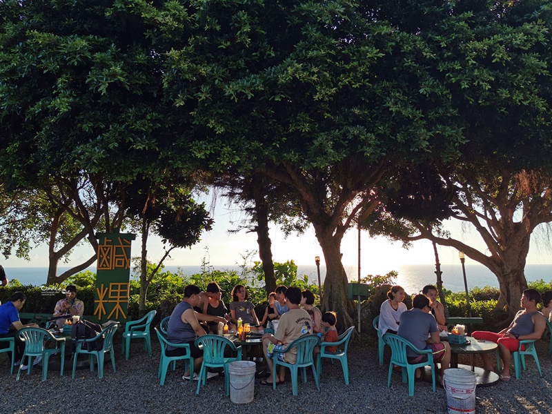 小觀山鹹粿｜看關山夕陽最佳小吃店,簡單吃鹹粿看夕陽! @陳小沁の吃喝玩樂