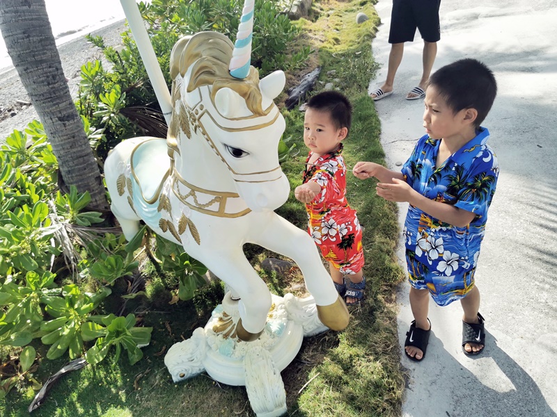 茉莉灣海景咖啡餐廳｜超好拍海景,超彎椰子樹,發呆亭!墾丁網美咖啡廳!