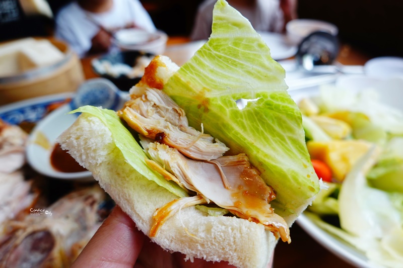 蘭陽老媽媽手工黑豆醬油｜套餐消費,吐司包窯烤雞加上豆腐乳!超美味宜蘭烤雞!