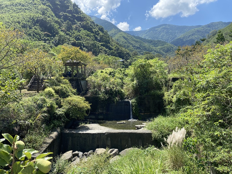 野薑花露營區｜超美小溪畔,台版雲場池旁露營!遊戲區/戲水池,路況好!