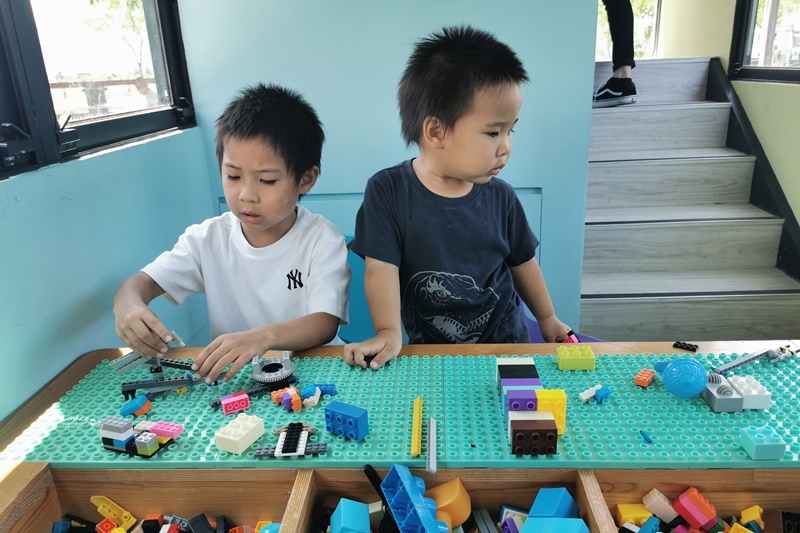 幸福時光 Happy Time｜宜蘭親子餐廳!公車遊戲室,鞦韆超適合小孩!