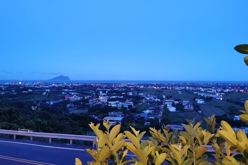 香草庭園咖啡 頭城店｜宜蘭夜景咖啡廳,遠眺龜山島!