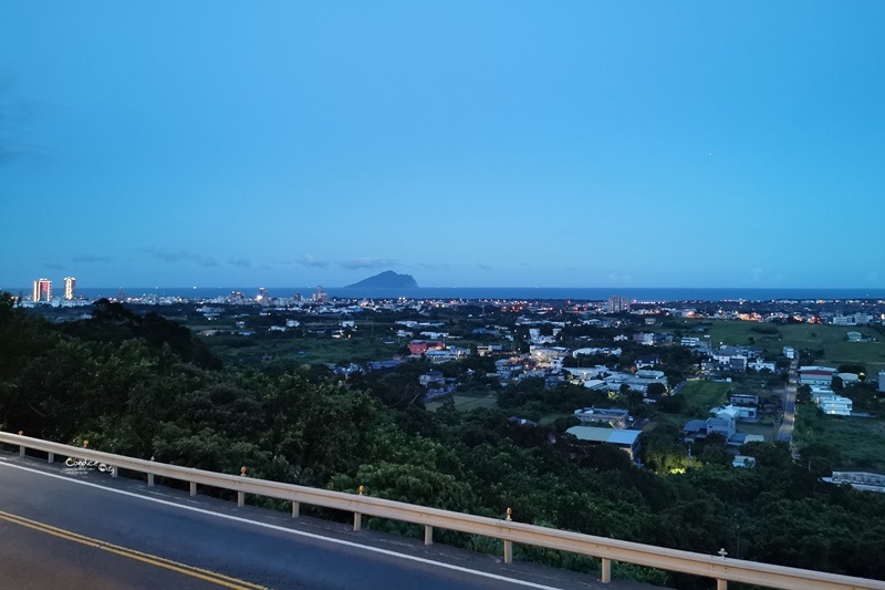 香草庭園咖啡 頭城店｜宜蘭夜景咖啡廳,遠眺龜山島!