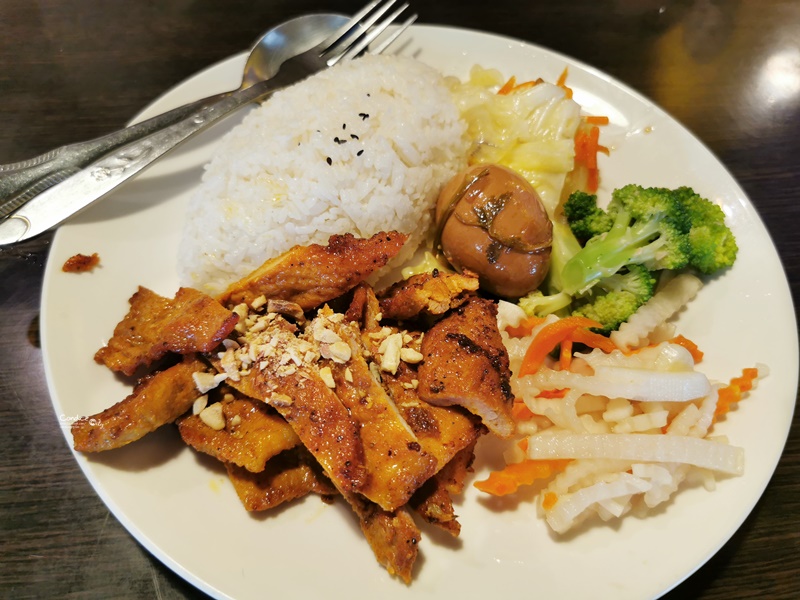 越鄉越南美食館｜牛肉酸辣米線,咖哩雞肉麵包!士林好吃越南美食!