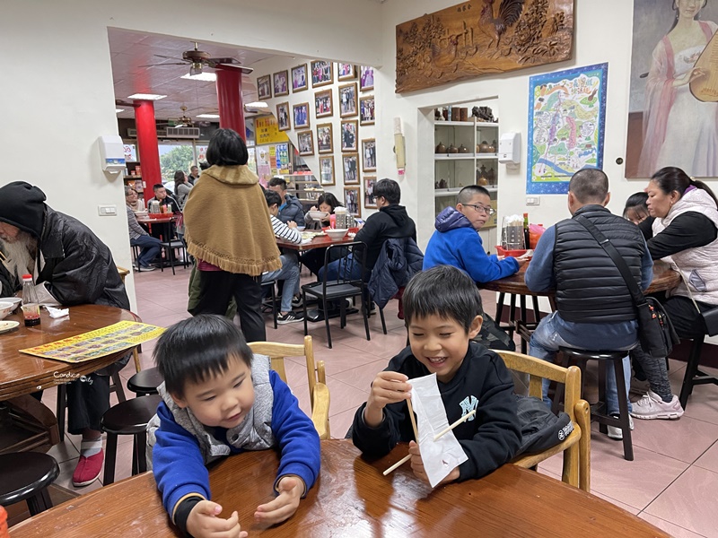 賴新魁麵館｜飄香76年的苗栗老麵館!附停車場,招牌餛飩必吃!