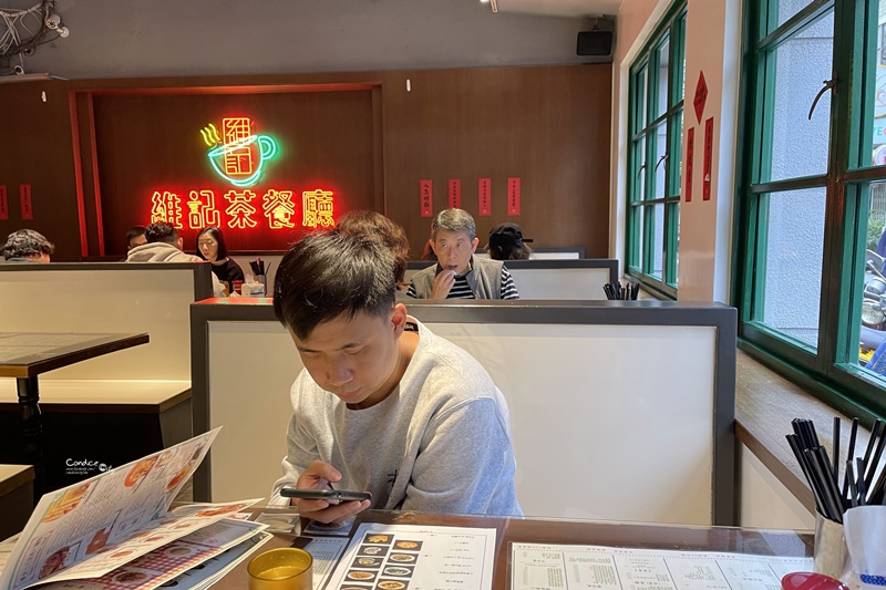 維記茶餐廳 光復店｜超優煲仔飯,鍋巴極香!老牌台北港式茶餐廳!