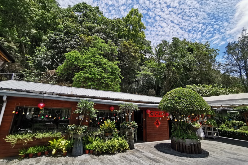 土角厝水上庭園餐廳｜超漂亮的水上餐廳!吃合菜好停車,紙教堂旁南投餐廳!