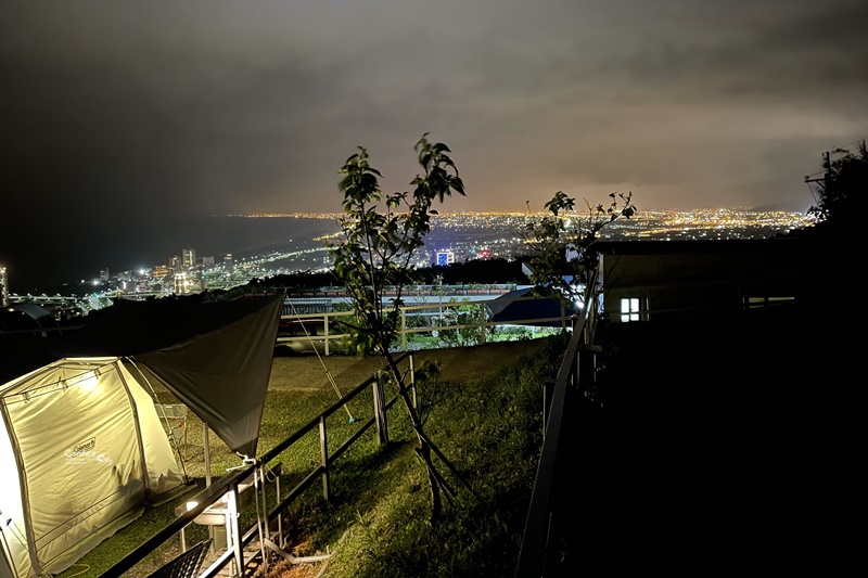 微笑灣農場｜宜蘭夜景露營區!還有無邊泳池,免搭帳小木屋!懶人露營來這兒!