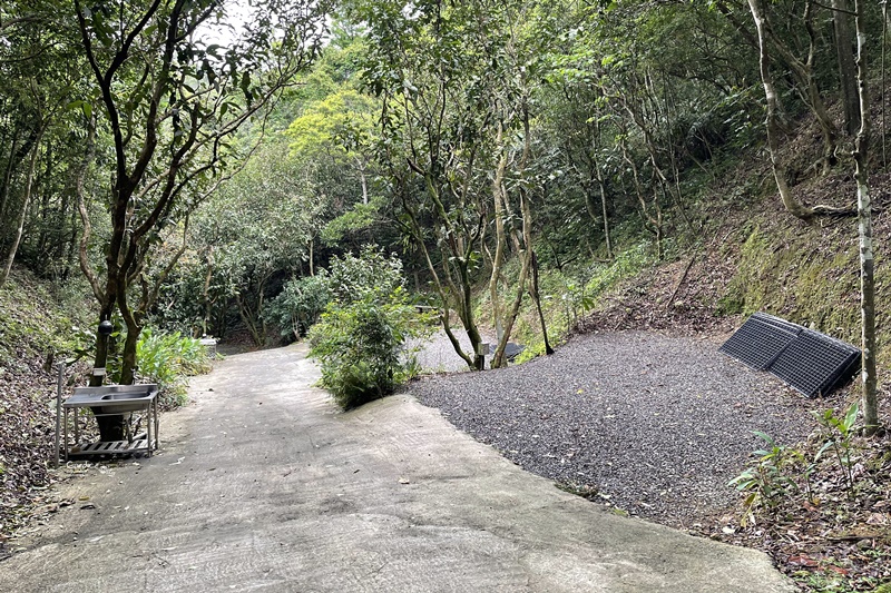 微笑灣農場｜宜蘭夜景露營區!還有無邊泳池,免搭帳小木屋!懶人露營來這兒!