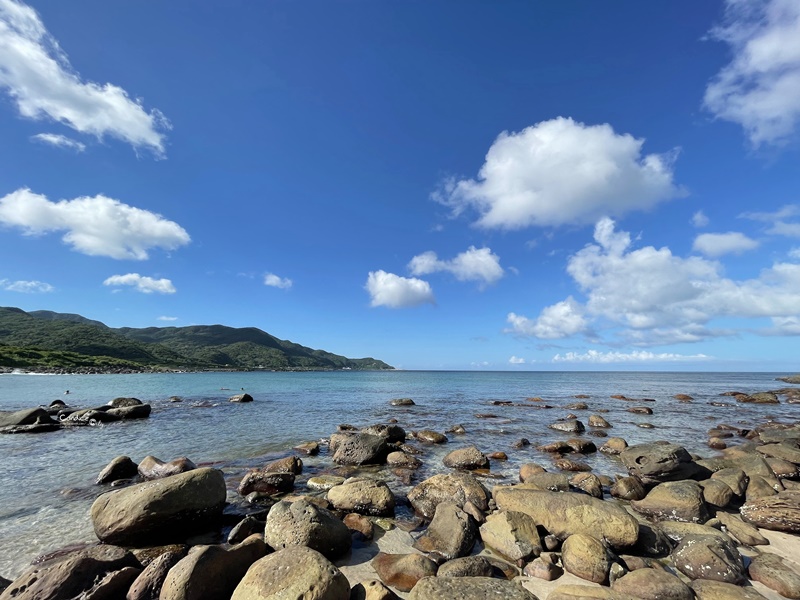 黃金咖啡海岸｜北海岸咖啡廳推薦!直達沙灘,還附洗腳池!