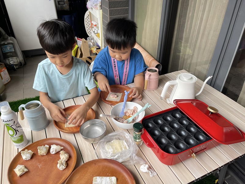 章魚燒烤盤食譜｜米漢堡/牛肉丸/雞蛋糕/章魚燒/餛飩煎包/烤蛤蜊,食譜分享!