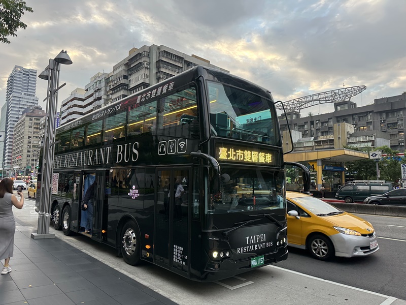 台北雙層餐車Taipei Dining Car｜繞台北,在車上吃東西好玩嗎?心得價位分享