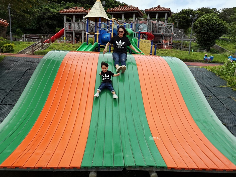 浦添大公園｜超長溜滑梯之沖繩溜滑梯公園推薦!小孩玩到瘋!