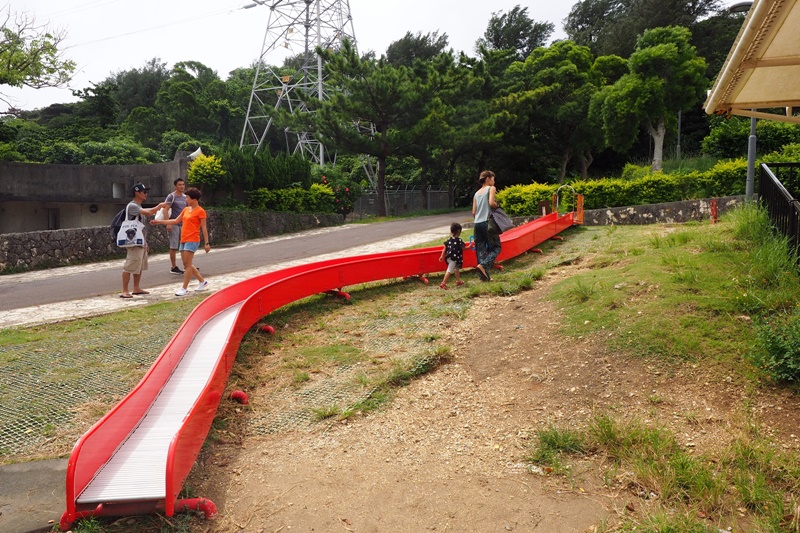 浦添大公園｜超長溜滑梯之沖繩溜滑梯公園推薦!小孩玩到瘋!