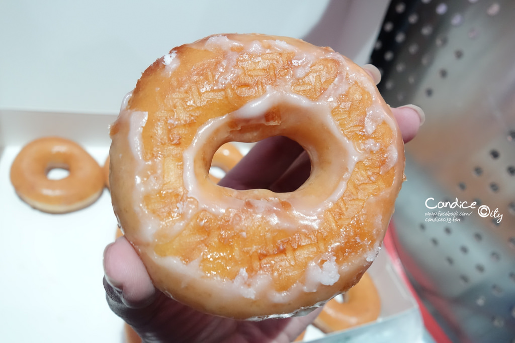 《信義》KrispyKreme 讓人趨之若鶩的好吃甜甜圈，快速通關免等待!