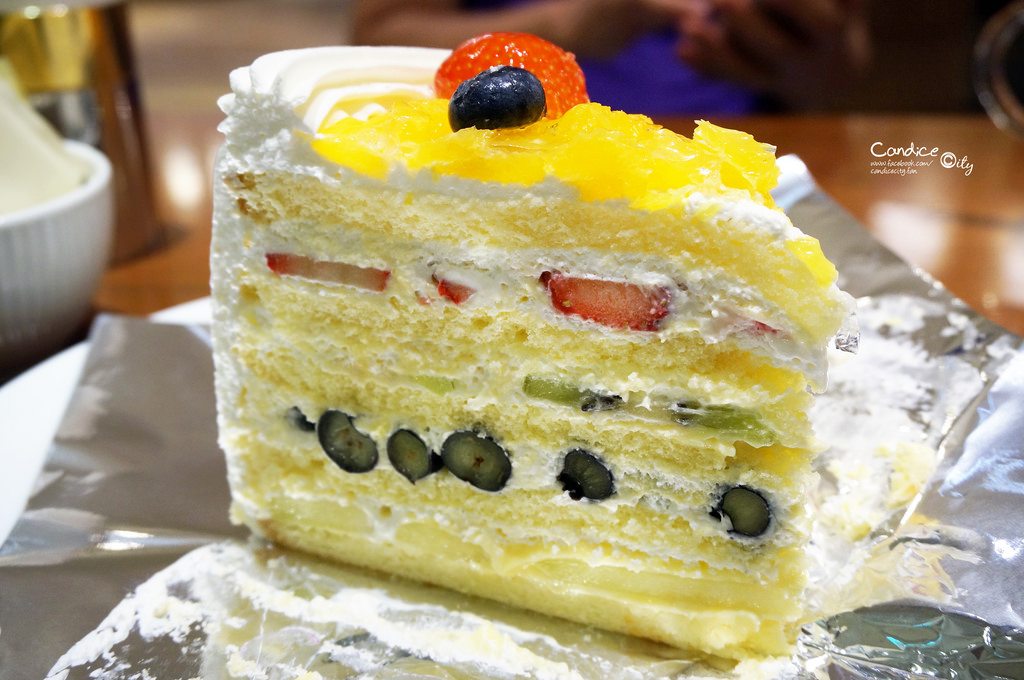 【大阪自由行】HARBS(大丸心齋橋店) 必吃甜點美食：水果千層蛋糕超厲害!