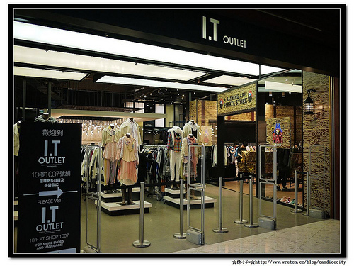 【2012香港自由行】＊東涌＊東薈城名店倉 – 必逛之大型名牌OUTLET(含敗家品分享)