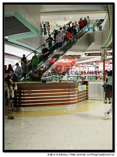 【2012香港自由行】＊東涌＊東薈城名店倉 – 必逛之大型名牌OUTLET(含敗家品分享)