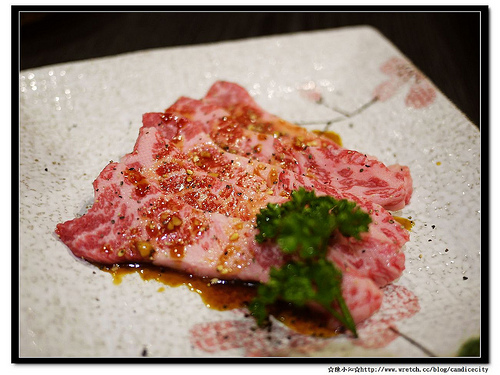 《東區》MOE燃燒肉二店 – 入口即化的牛肉，快把舌頭吞掉了!