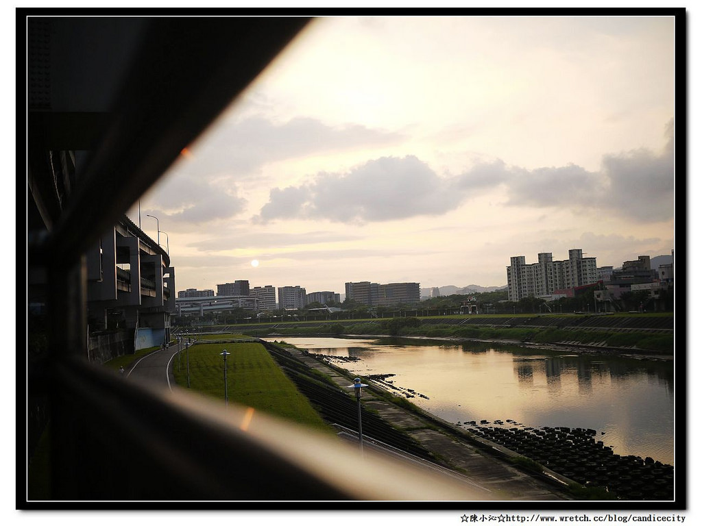 【慢遊日記】南湖左岸河濱公園 – 散步好地，白天夜晚不同的美麗。