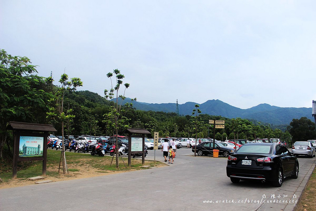 《宜蘭頭城》金車城堡咖啡 – 看到綿延的海岸線、完整烏石港的超美景觀!