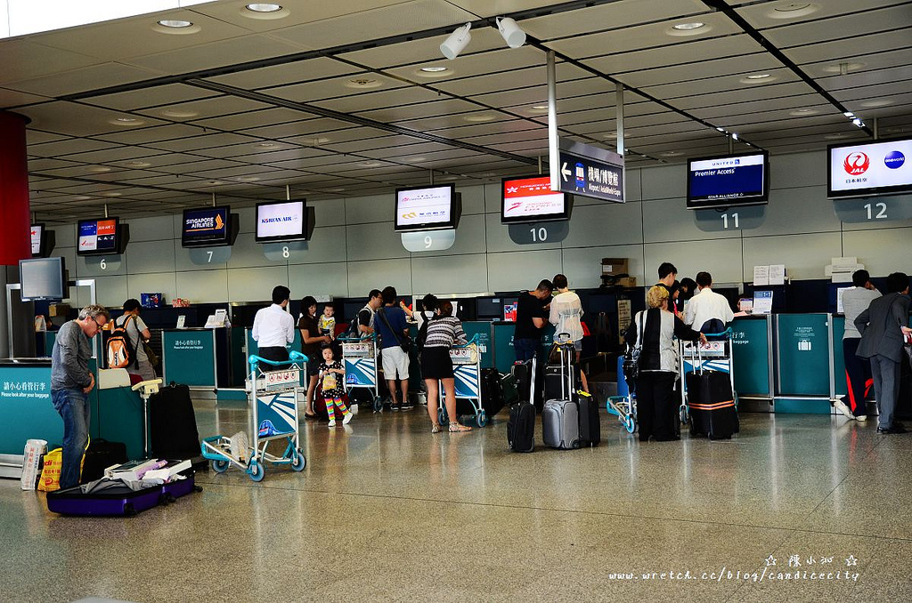 【2012香港自由行】香港機場快線，市區預辦登機服務，甩開行李無煩惱